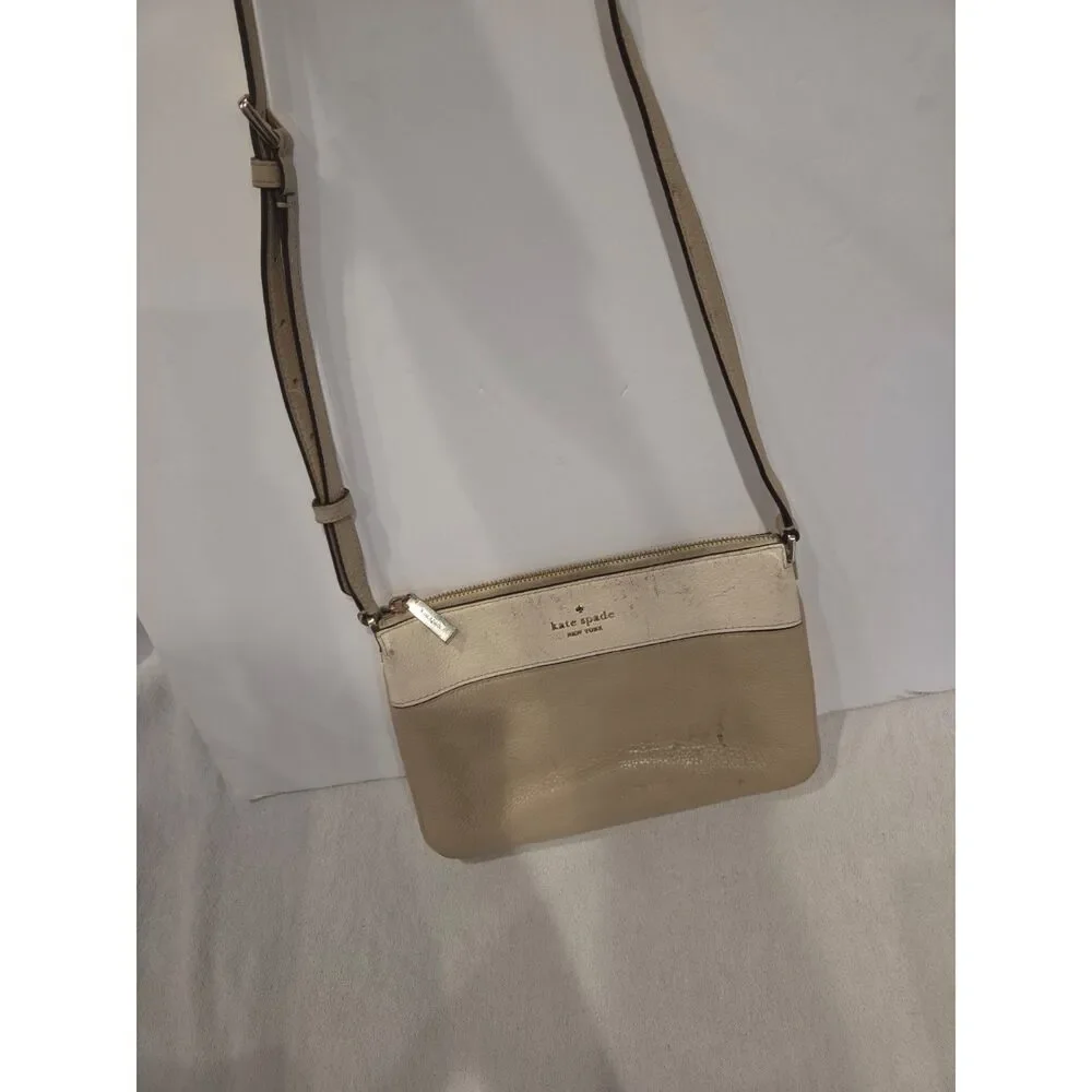 Kate Spade Leila Colorblock Triple Gusset Crossbody Leather Purse Bag Beige Flaw